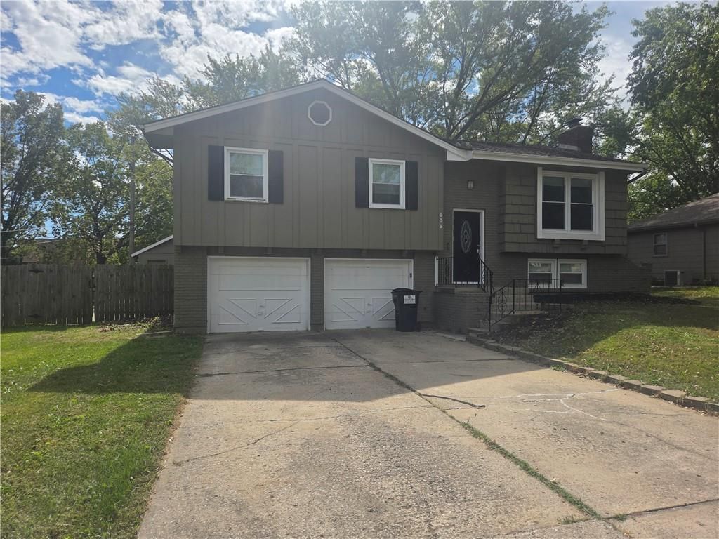 809 NE Mulberry Street, Lee's Summit, MO 64086