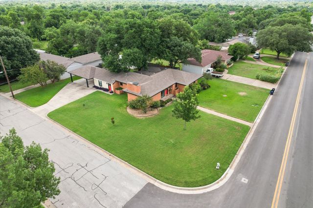 4001 Trail Lake Drive, Fort Worth, TX 76109