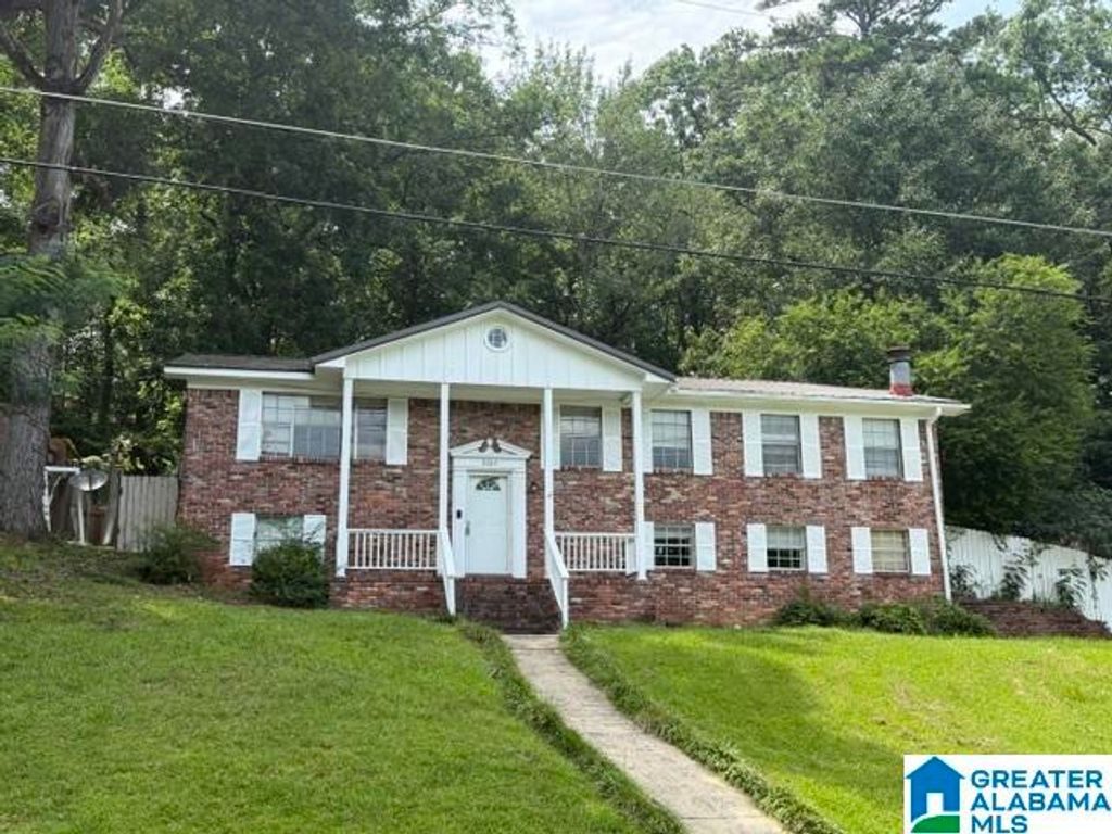 2606 RAINIER DRIVE NE, Center Point, AL 35215