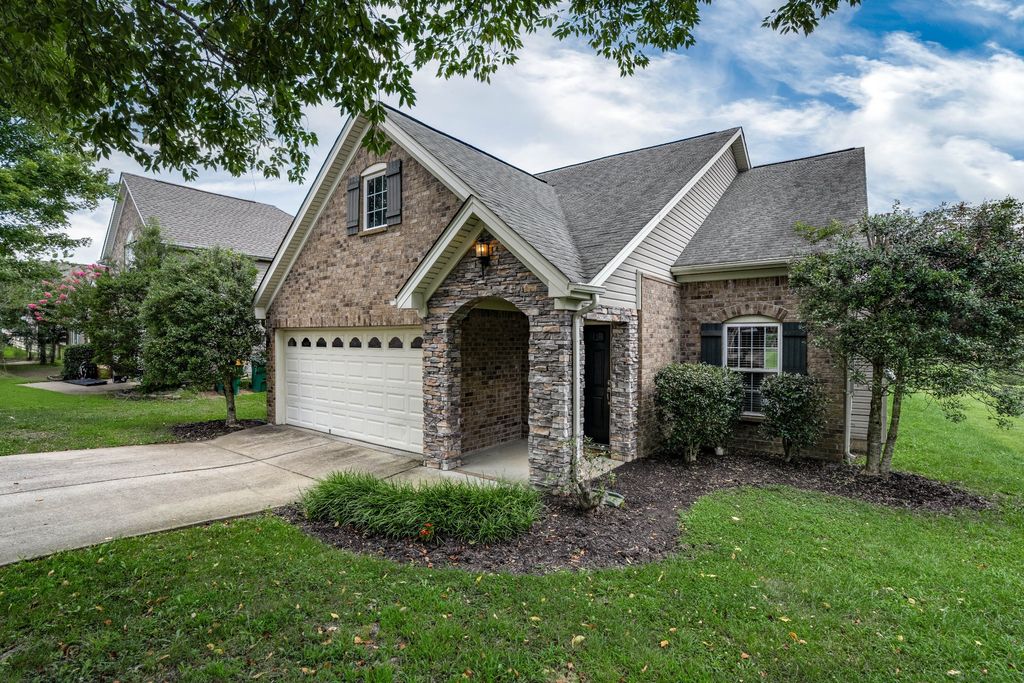 2005 McCrory Pl, Spring Hill, TN 37174