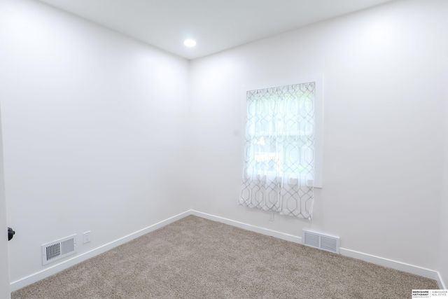 5215 P Street, Omaha, NE 68117