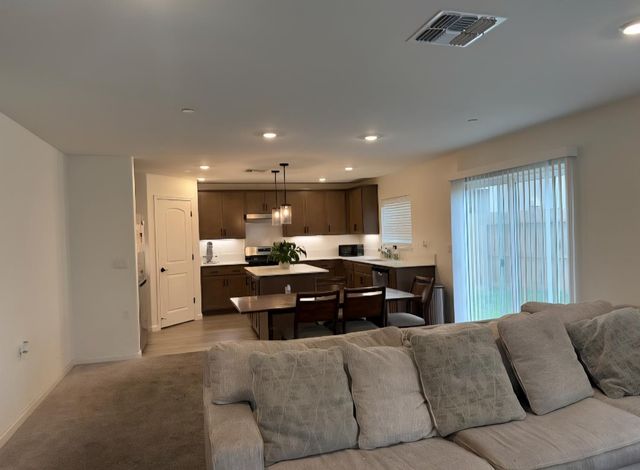 6693 E Nevada Avenue, Fresno, CA 93727