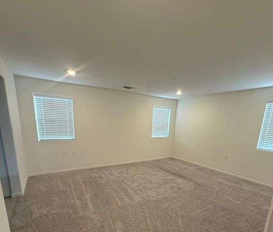 6693 E Nevada Avenue, Fresno, CA 93727