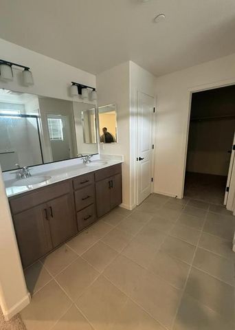 6693 E Nevada Avenue, Fresno, CA 93727