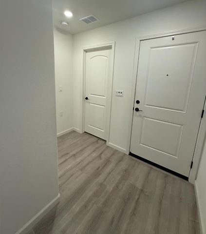 6693 E Nevada Avenue, Fresno, CA 93727