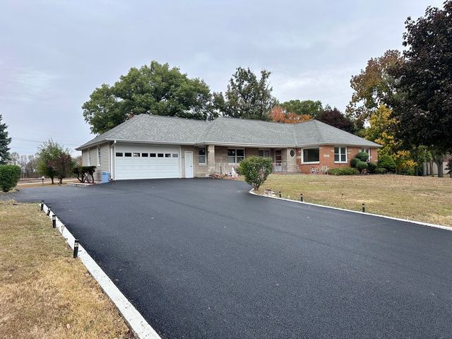 705 W Commercial Street, Lyndon, IL 61261