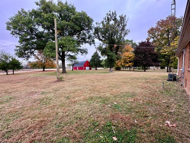 705 W Commercial Street, Lyndon, IL 61261