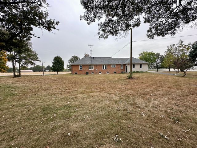 705 W Commercial Street, Lyndon, IL 61261
