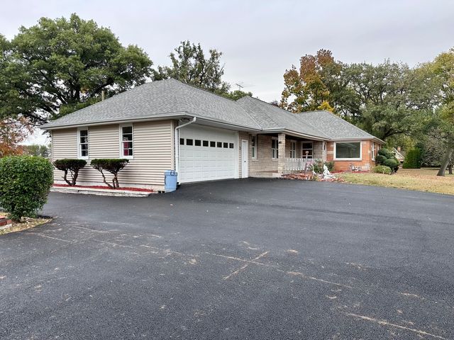 705 W Commercial Street, Lyndon, IL 61261