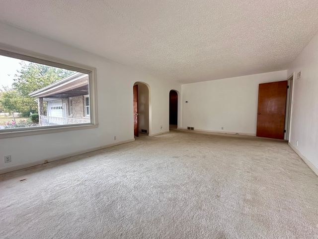 705 W Commercial Street, Lyndon, IL 61261