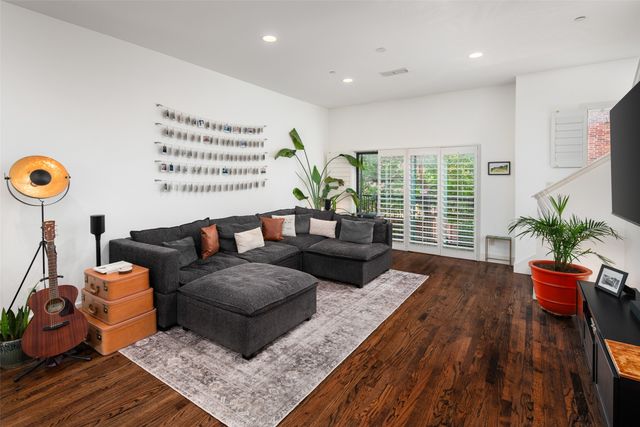 2411 N Hall Street 38, Dallas, TX 75204