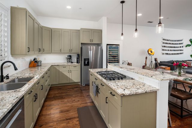 2411 N Hall Street 38, Dallas, TX 75204