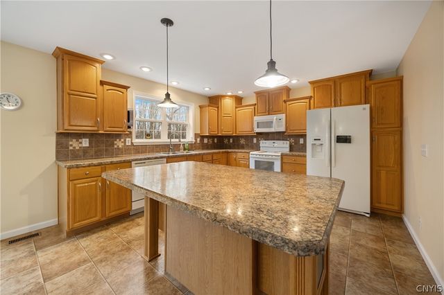 8759 Fergerson Road, Cicero, NY 13039
