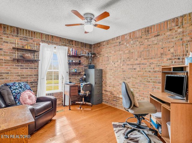 1000 Grandview Drive, Lenoir City, TN 37772