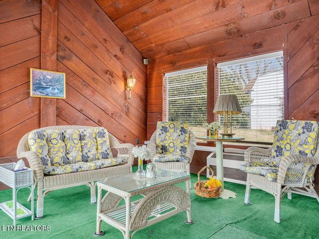 1000 Grandview Drive, Lenoir City, TN 37772