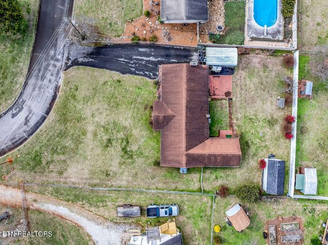 1000 Grandview Drive, Lenoir City, TN 37772