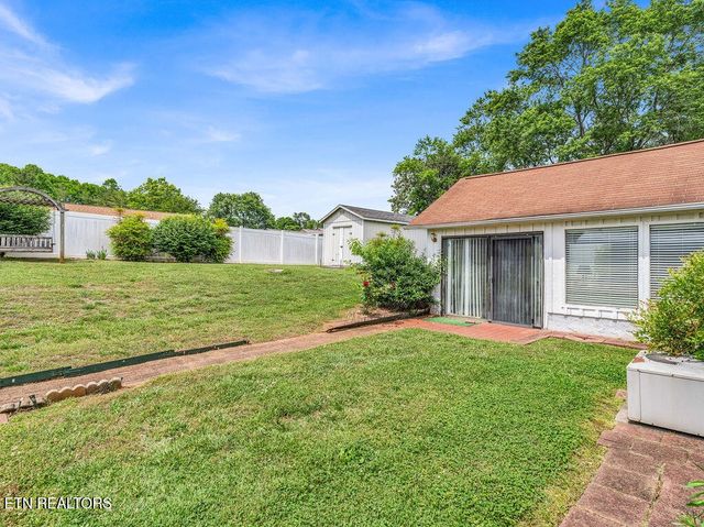 1000 Grandview Drive, Lenoir City, TN 37772