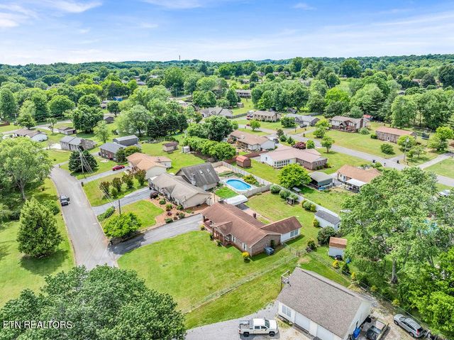 1000 Grandview Drive, Lenoir City, TN 37772