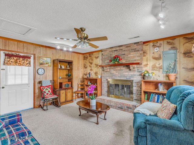 1000 Grandview Drive, Lenoir City, TN 37772
