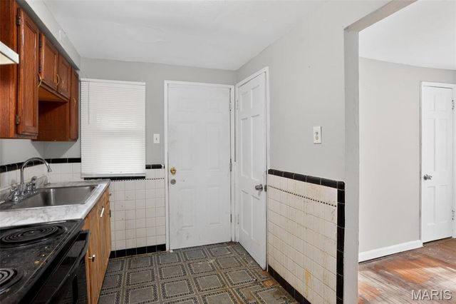 8151 Underhill Drive, St Louis, MO 63114