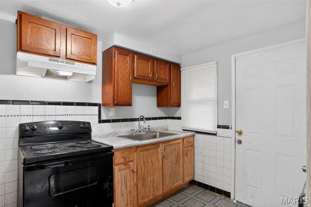 8151 Underhill Drive, St Louis, MO 63114