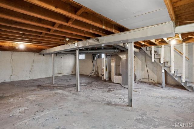8151 Underhill Drive, St Louis, MO 63114
