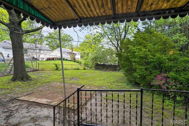 8151 Underhill Drive, St Louis, MO 63114