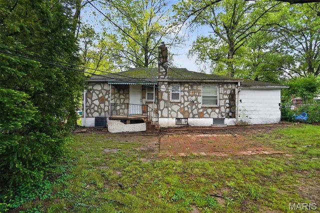 8151 Underhill Drive, St Louis, MO 63114