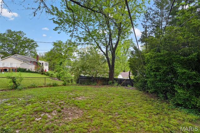 8151 Underhill Drive, St Louis, MO 63114
