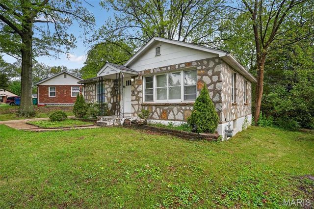 8151 Underhill Drive, St Louis, MO 63114