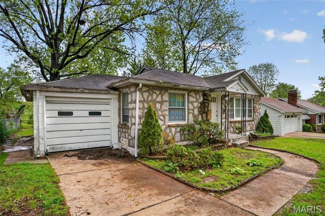 8151 Underhill Drive, St Louis, MO 63114