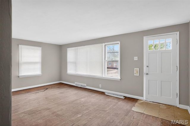 8151 Underhill Drive, St Louis, MO 63114