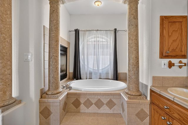7419 Wadi Musa Drive NE, Albuquerque, NM 87122