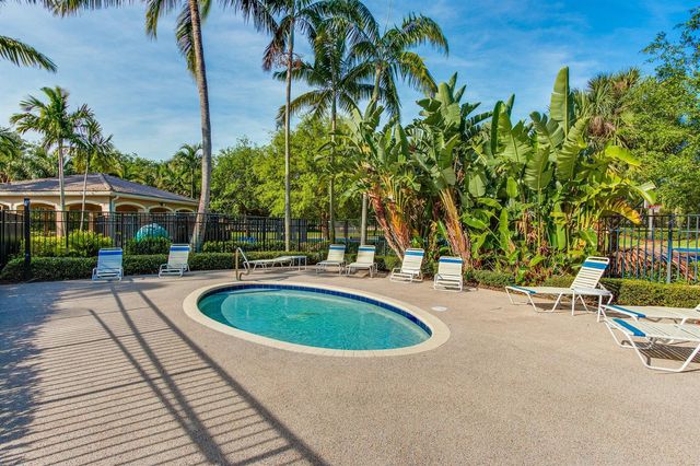 5477 Queenship Court, Greenacres, FL 33463