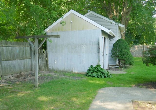 62 Homeland Dr, Whitman, MA 02382