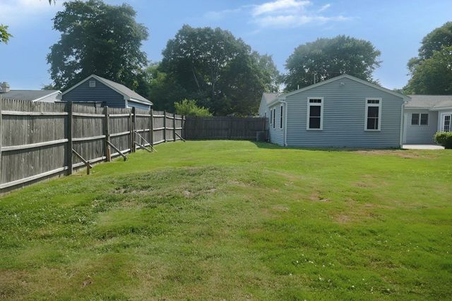 62 Homeland Dr, Whitman, MA 02382