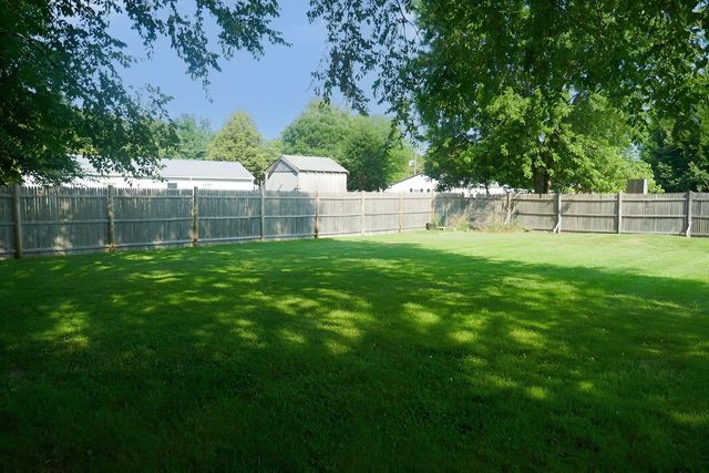 62 Homeland Dr, Whitman, MA 02382