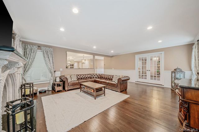 44 Niagara Street, Miller Place, NY 11764