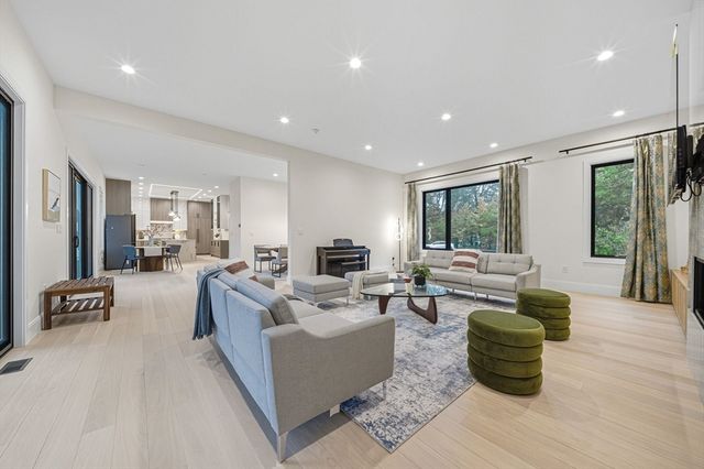 5 Kappius Path, Newton, MA 02459