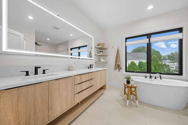 5 Kappius Path, Newton, MA 02459