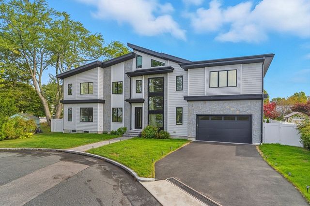 5 Kappius Path, Newton, MA 02459