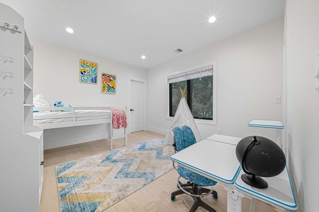 5 Kappius Path, Newton, MA 02459