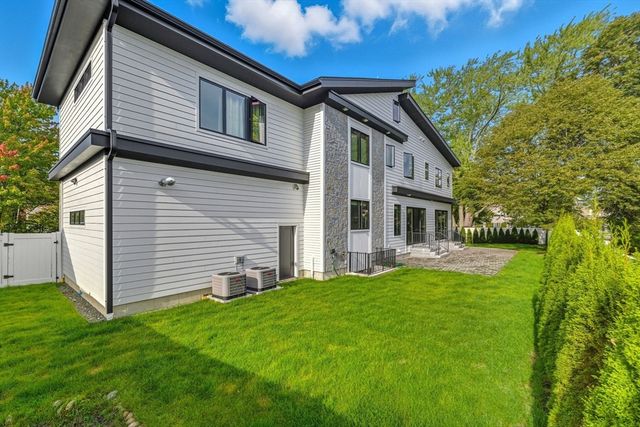 5 Kappius Path, Newton, MA 02459