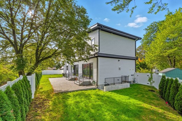 5 Kappius Path, Newton, MA 02459