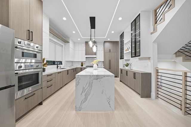 5 Kappius Path, Newton, MA 02459