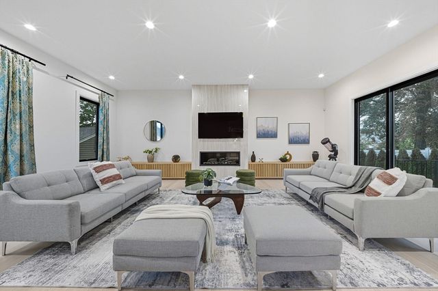 5 Kappius Path, Newton, MA 02459