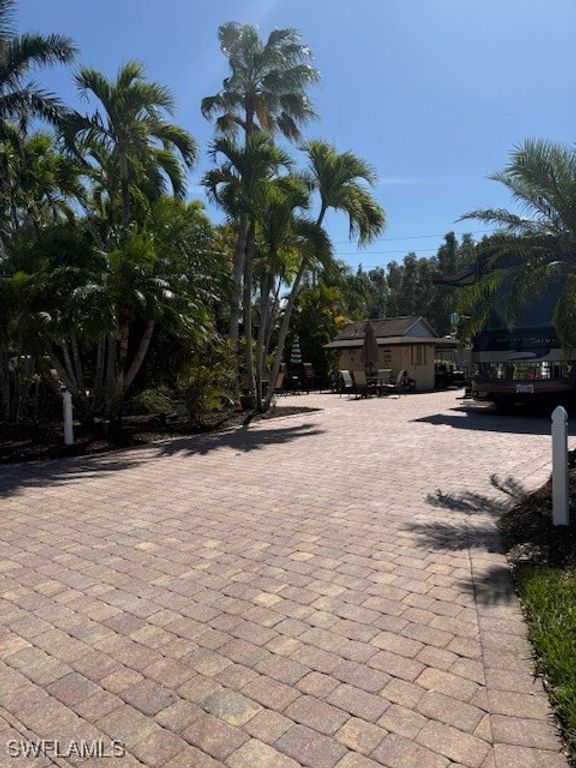 4572 Southern Breeze DR, Naples, FL 34114