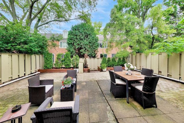 714 York Court, Northbrook, IL 60062