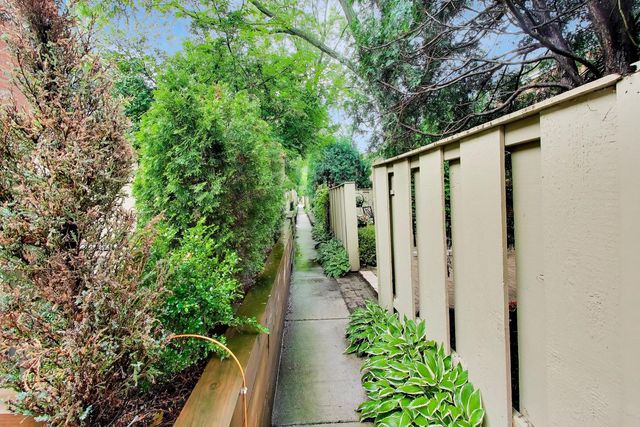 714 York Court, Northbrook, IL 60062