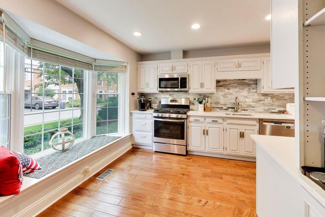 714 York Court, Northbrook, IL 60062